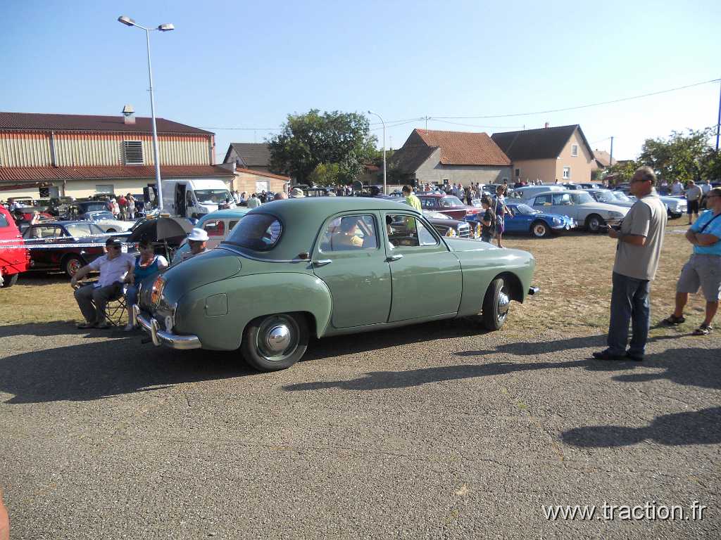 2011_rustenhart (139).jpg - 02/10/2011 - 68740 RUSTENHART 31ème Randonnée Internationale des Vendanges - Le défilé - RENAULT Frégate